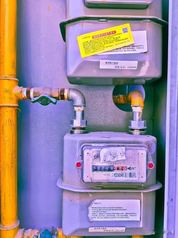 农村安装天然气收开口费这事，争议挺大。有人觉得该收，毕竟铺设管道、建基础设施都得