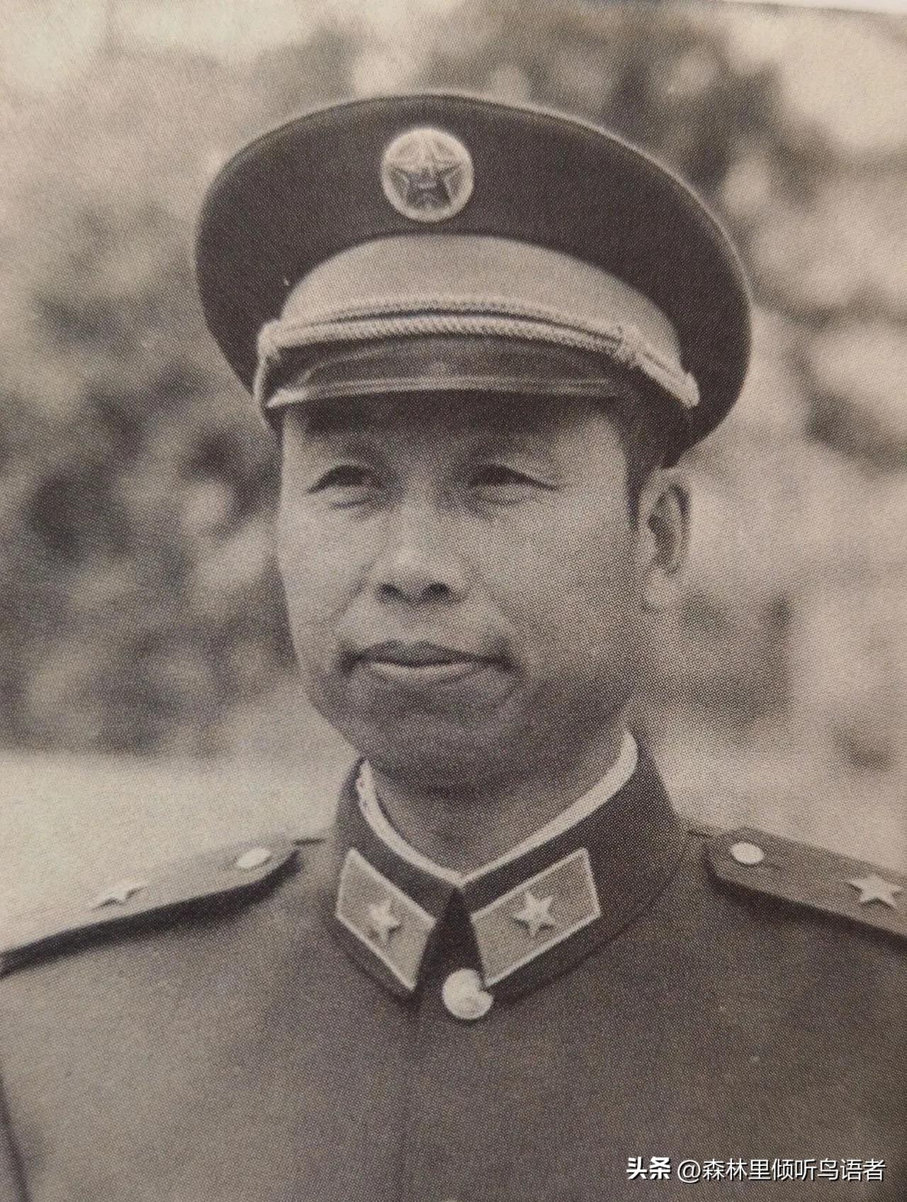 1984年9月7日，老山前线曼棍洞地下指挥所灯火昏暗，昆明军区副司令员黄德懋带队