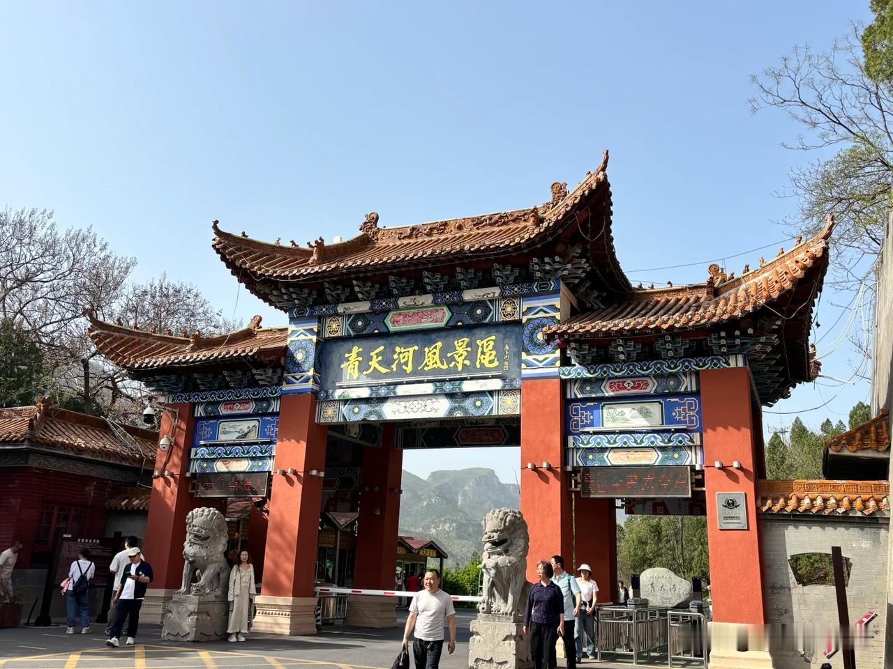 这里是太行深处的天然氧吧，森林覆盖率高达95%，负氧离子裹挟着草木清香，每一口呼