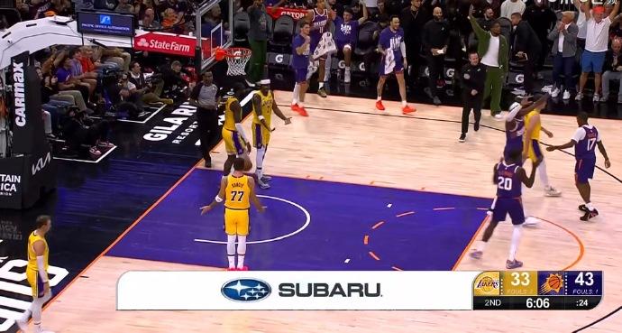 瞬间落后十分，东契奇和范德比尔特面对面摊手！

这几个回合的过程：
1、范德彪三