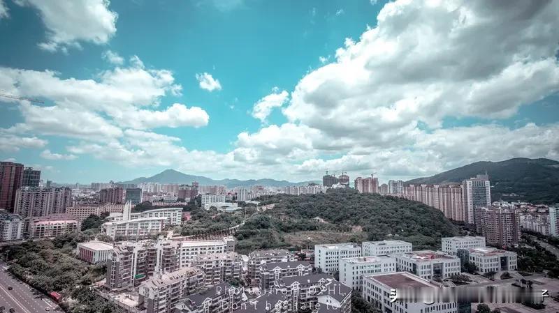 要拍我所在浙江宁波最美的风景照，那选择可太多了。
慈溪中央公园就是个宝藏地。秋季