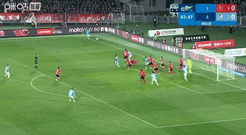 辽宁铁人队这个丢球非常可惜，陈彬彬周边一个人都没有不应该头球解围，这个球直接停下
