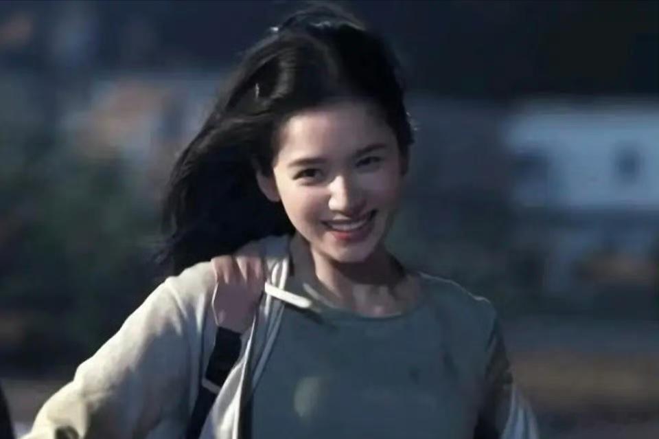 同样都是跑步 怎么虞书欣和张婧仪的差距能这么大，演这么久的戏连表情管理都不会