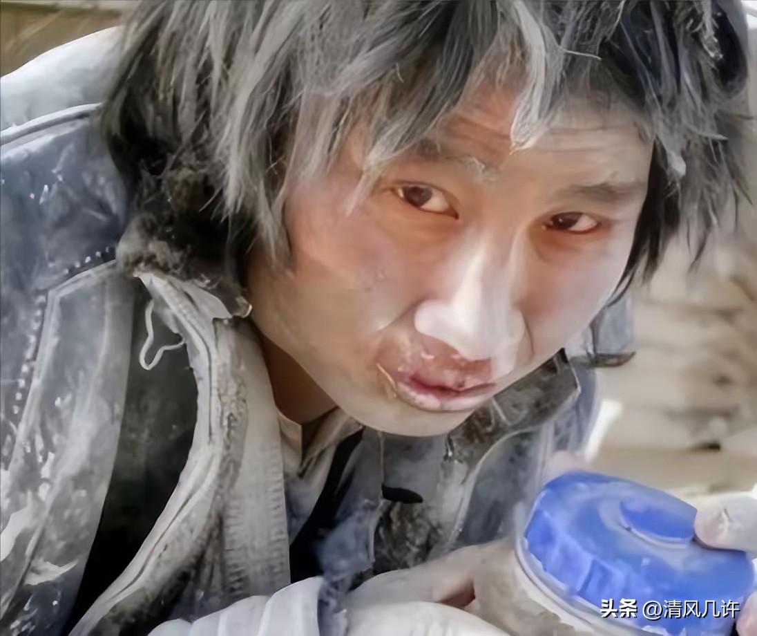 2007年，大学生崔松旺伪装成流浪汉，浑身散发恶臭，牙齿布满污垢，每天在垃圾桶旁