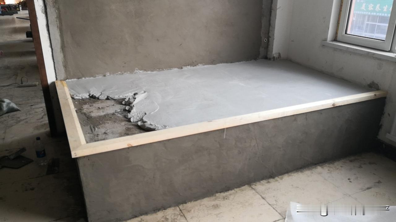 东北火炕绝不是石板烧那么简单。

发了两条关于火炕的微头条，看过评论，果然越往北