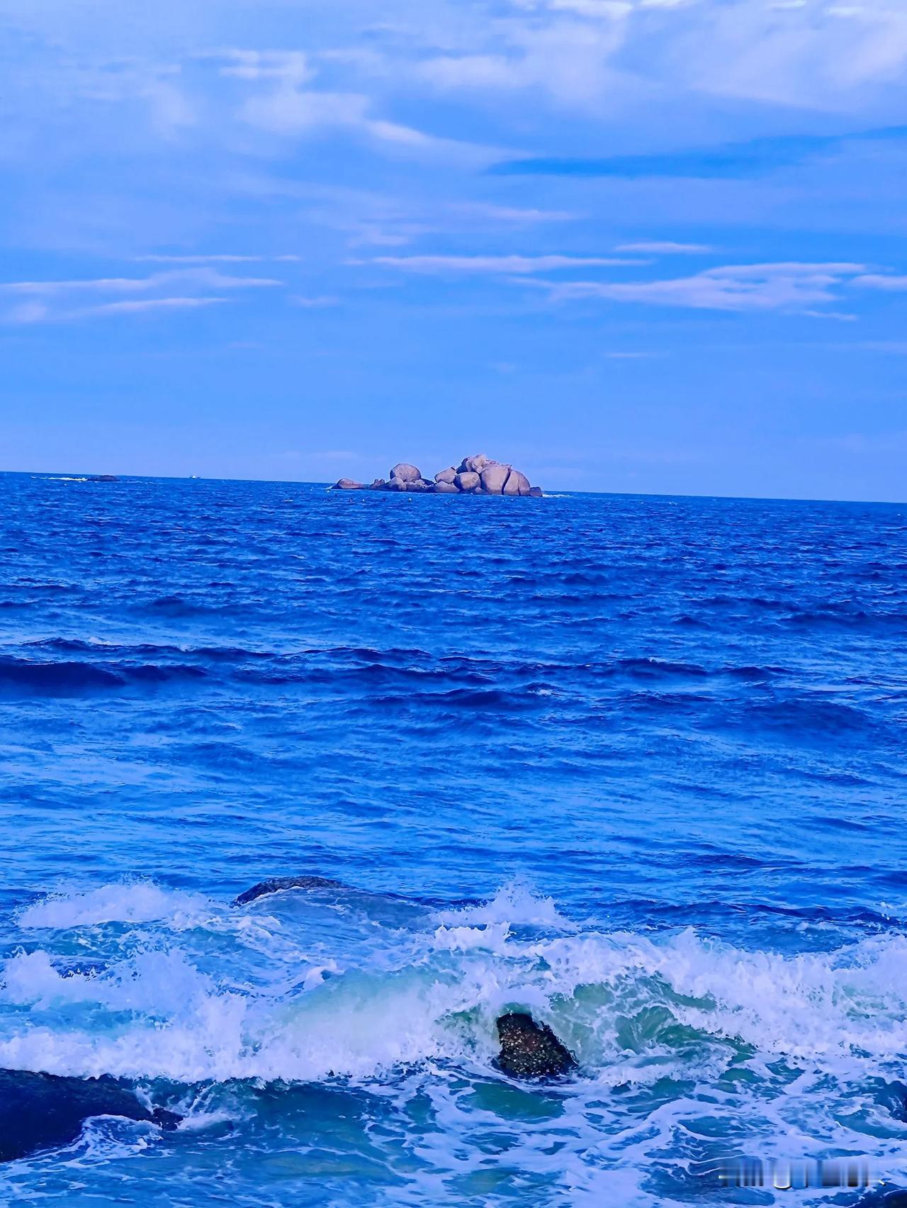 我想拾起浪花，寄给远方的你……
#替你看了大海#