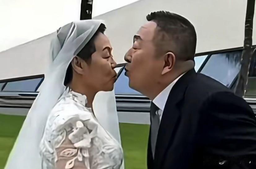 董浩晒补拍婚纱照


董浩晒补拍婚纱照太甜了！海边椰林下，他西装笔挺亲吻穿蕾丝婚