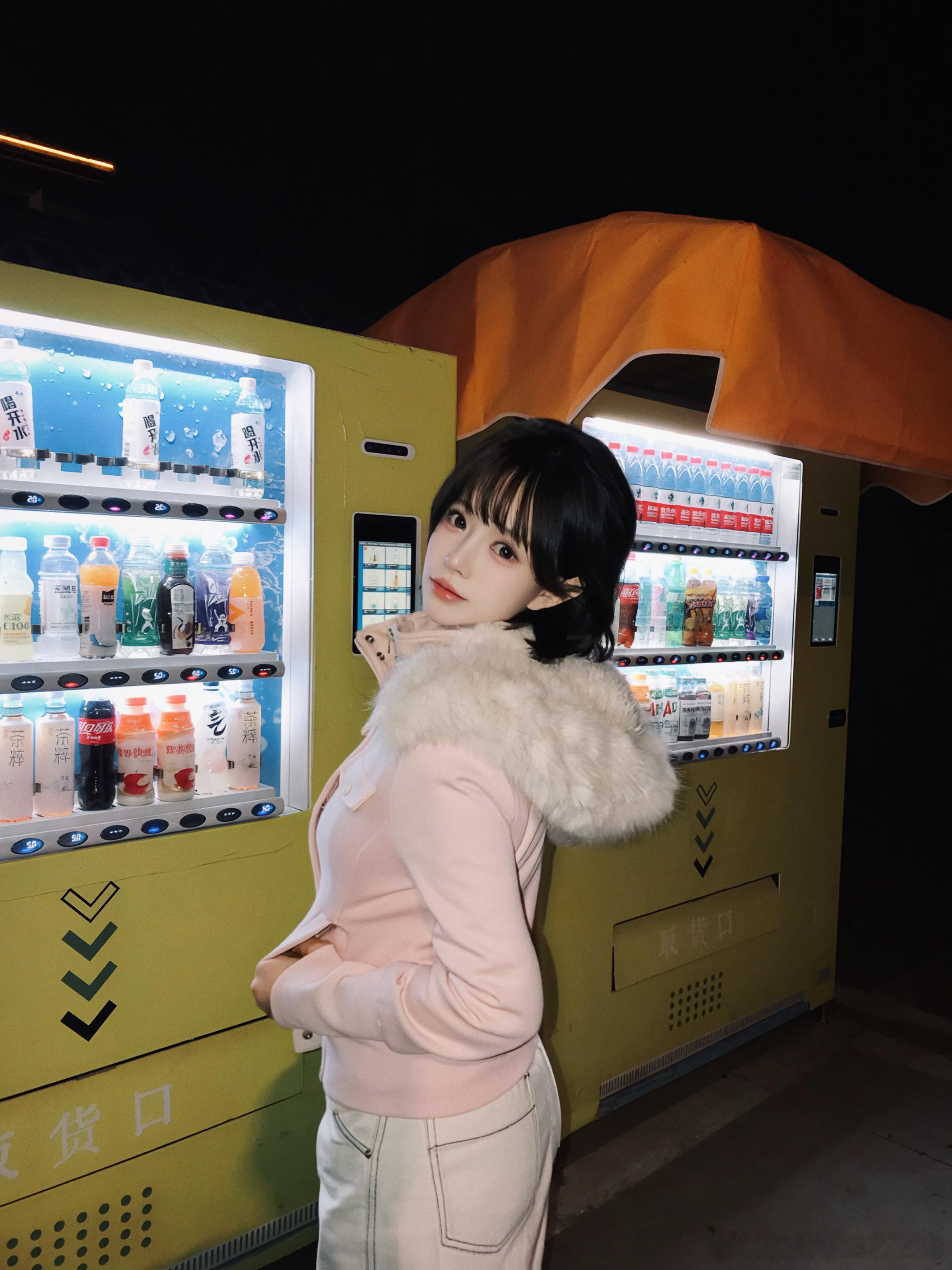 我：“看看你给我拍的这两张！”金猴：“老婆别生气…”我：“p完还挺好看的。”金猴