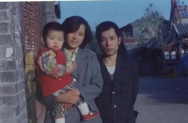 1981年，梁晓声经人介绍与北京姑娘焦丹相亲，谁知一见面梁晓声就对焦丹说：“我每