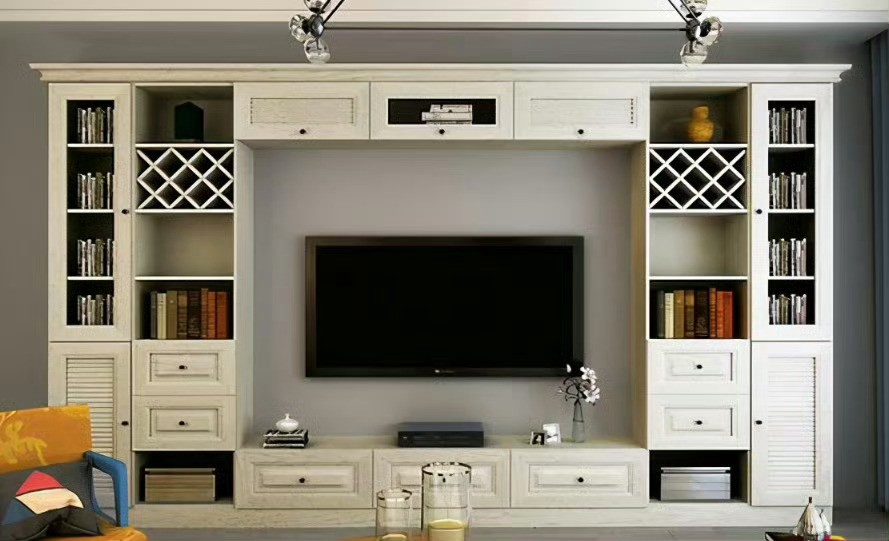 电视卖不动了其实有多重原因，首先就是受手机影响，虽说现在电视智能化功能越来越多，