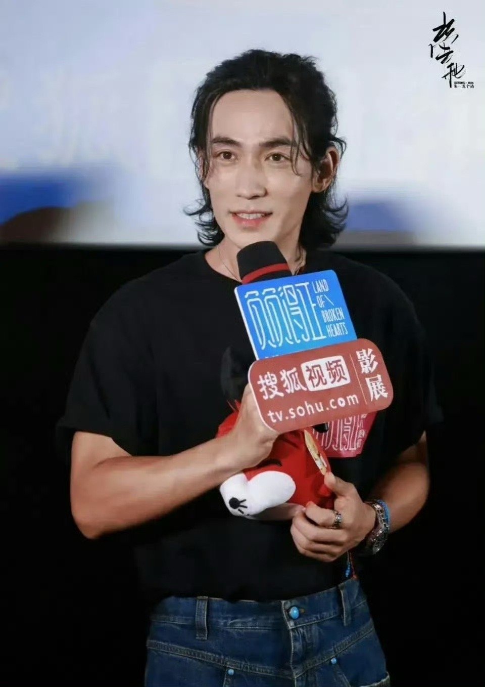 感觉朱一龙现在已经可以用瘦骨嶙峋来形容了 ​​​