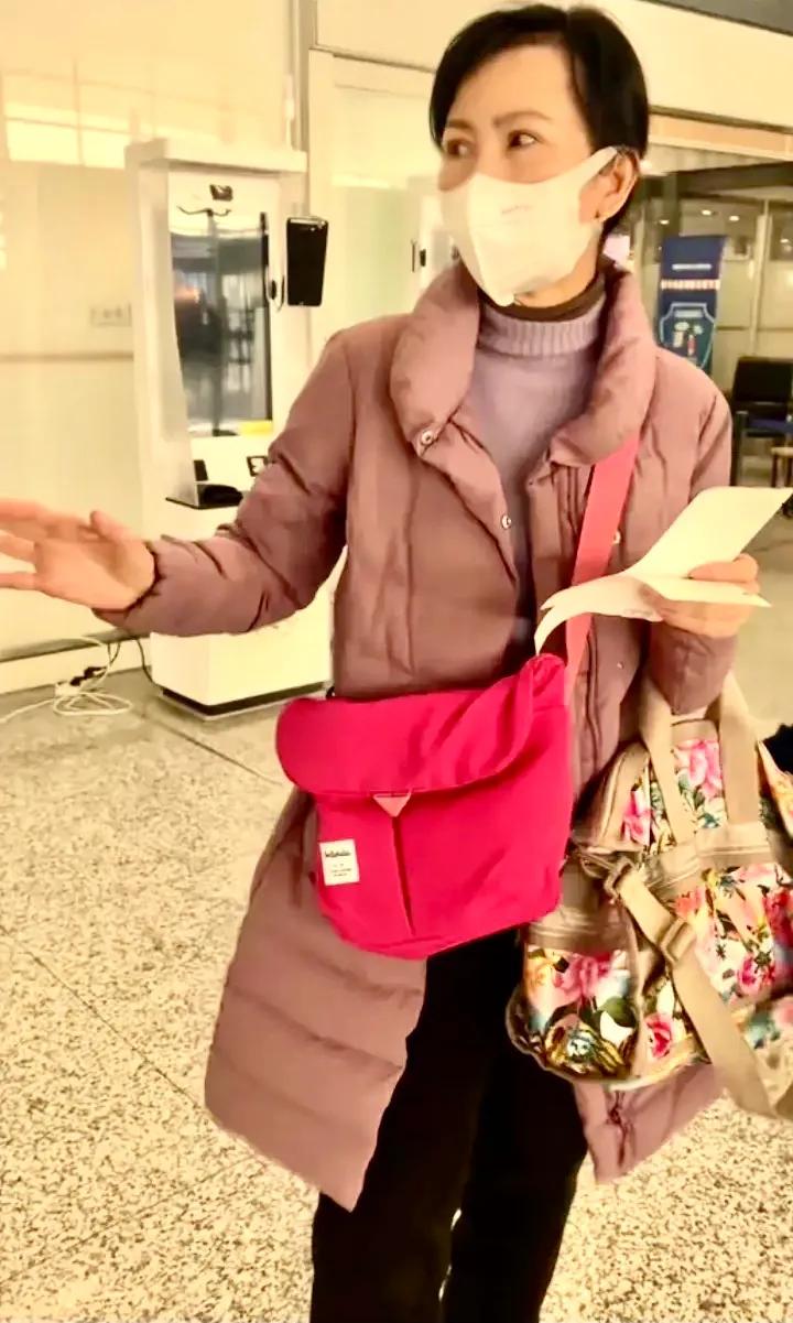 陈美琪老师，新白娘子传奇里小青的扮演者。
她是一个很有魅力的女人，参加完白蛇传3