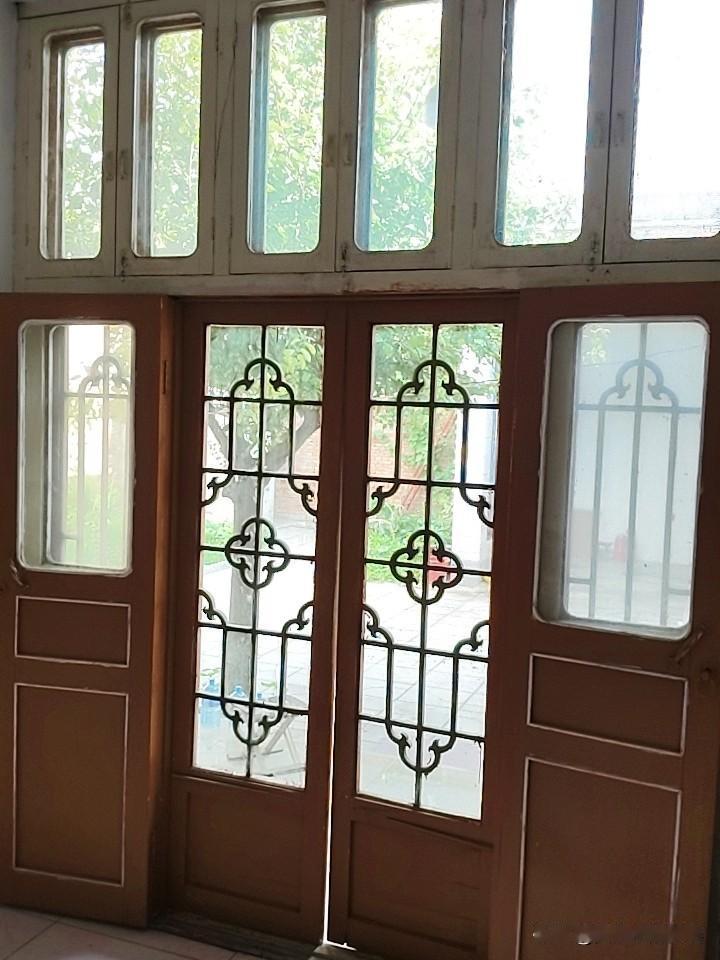 此时此刻，坐在老家的北屋内，心底感觉是一种踏实。

160平米的建筑面积，一个1