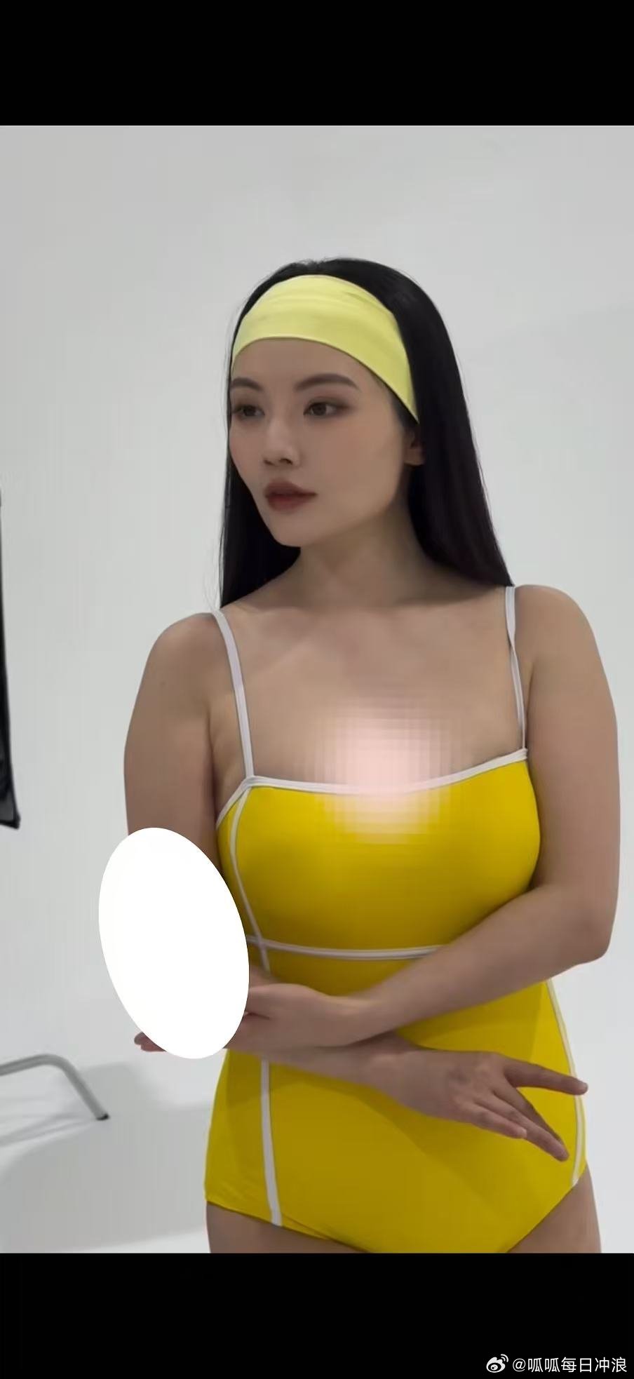 徐冬冬穿泳装的身材徐冬冬明艳黄吊带泳装666不刻意讨好，不刻意性感，自在舒展的状