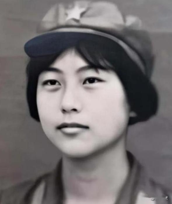 1982年9月20日，32岁的女机长刘晓连，就在张家口机场上空，经历了一场足以载
