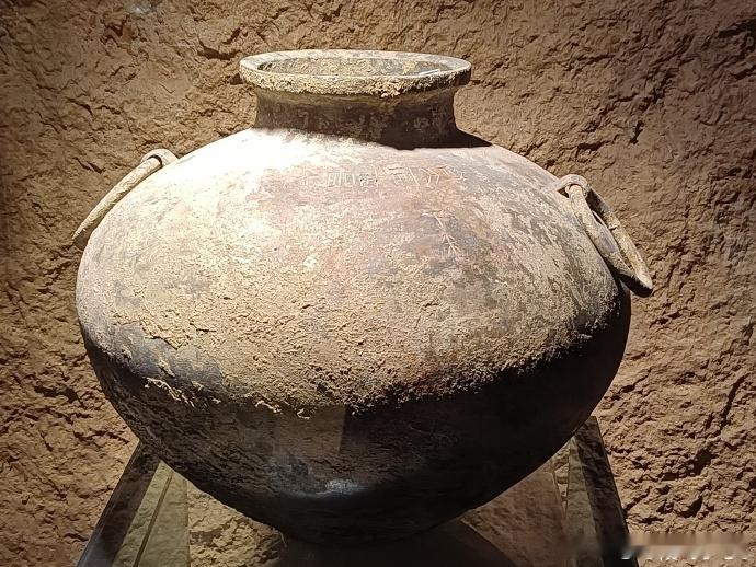 青铜器一开始原来是金色的 真的涨知识了！谁能想到青铜器原本是耀眼金色，而非现在的