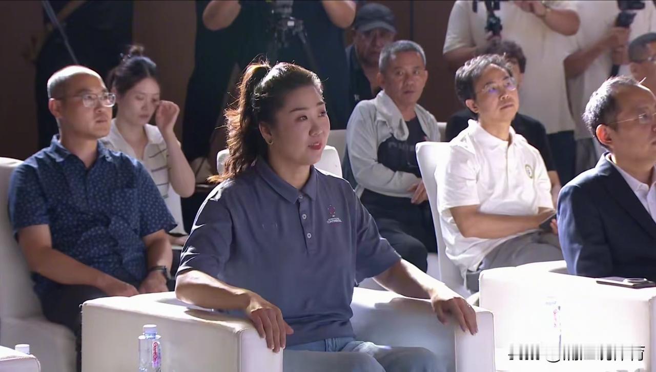 张娜和魏秋月不仅仅是天津女排曾经的当家花旦，还是中国女排的世界级球员。张娜的“不