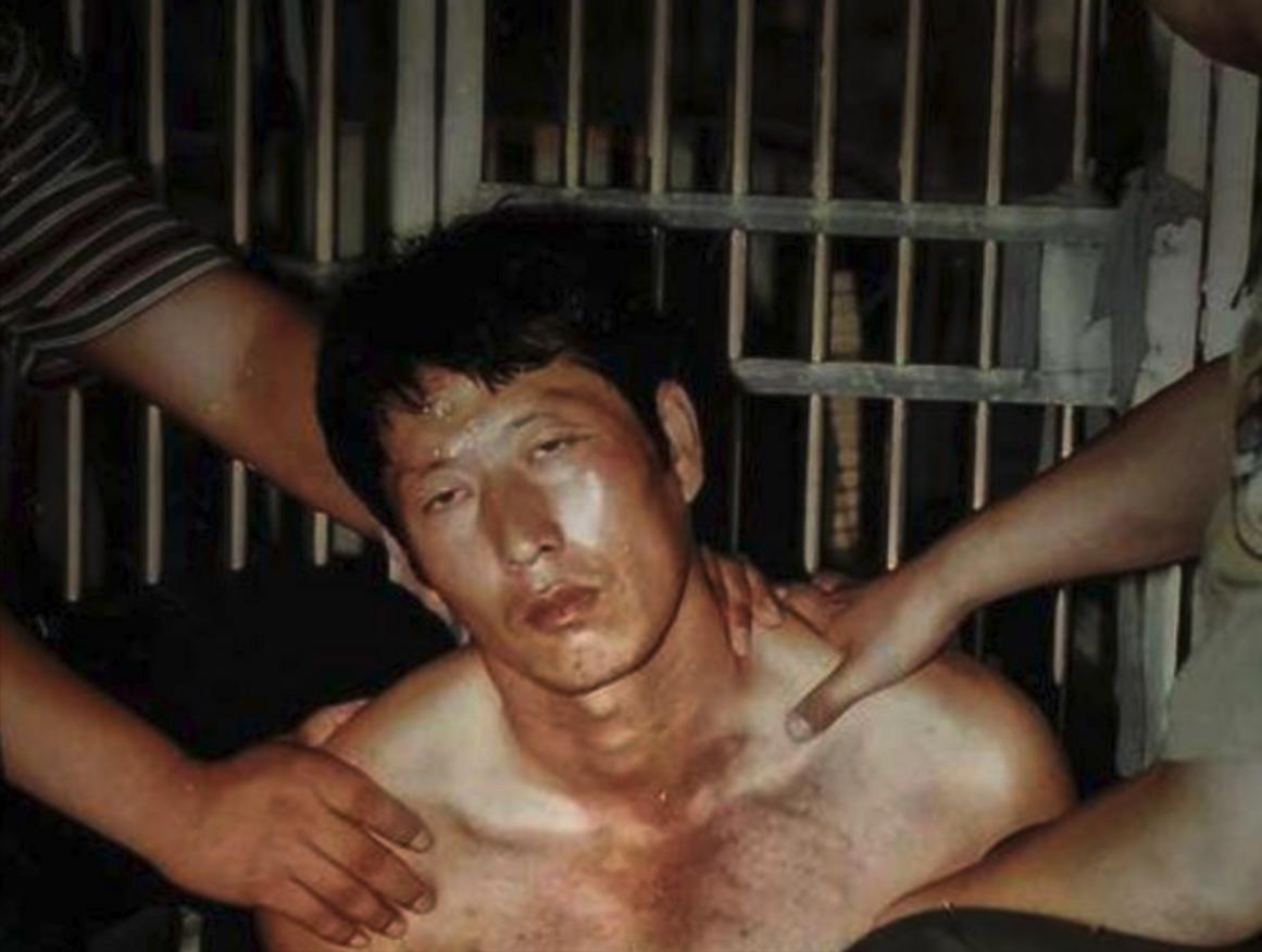 2005年，白宝山情人谢宗芬被提前释放，当狱警把她送到大门口后，她没有选择回家，