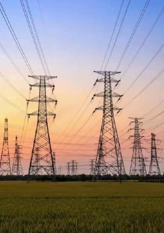 美国电网升级这事，摩根大通喊着“让电网再次强大”，可现实很骨感。报告显示美国新能