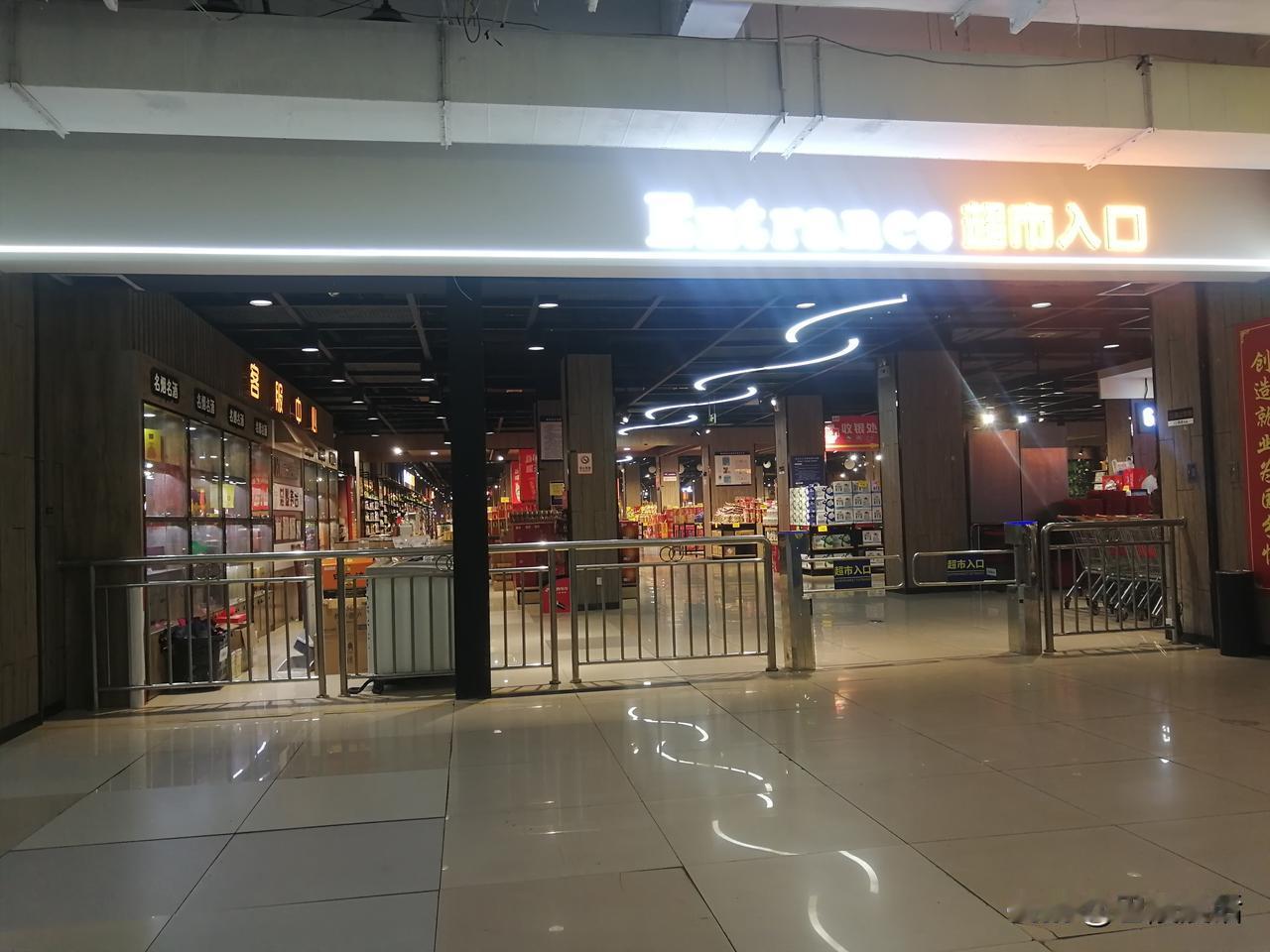 今天和城市广场鸿信超市的老板闲聊了几句，他的一个观点不知大家是否赞成。

5月初