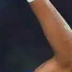 根据《世界体育报》的最新报道，亚马尔和坎塞洛已抵达甘伯体育城，将接受医疗检查。据