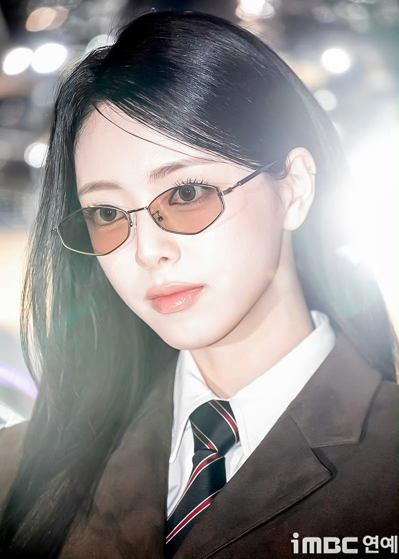 我恍惚了 这真的是三次元人类的新闻图吗...✨ 