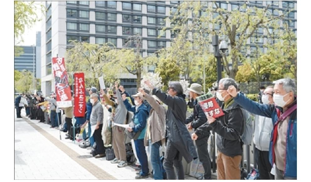 一条道走到黑：整个日本都在向主动备战的、进攻性的、对外侵略的举国体制方向发展
 