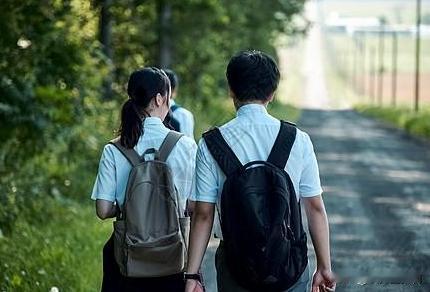 我大姐找到我，说她家孩子要上高中了，要把孩子送到我家待三年，每个月给3000生活