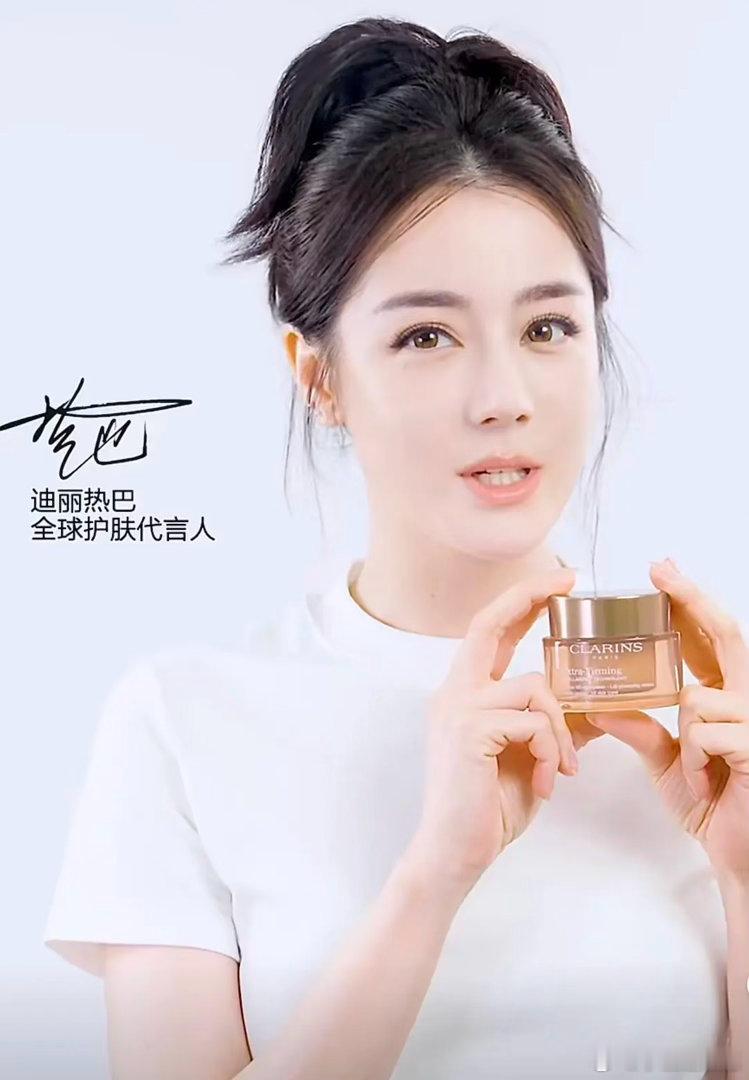 迪丽热巴这个状态不知道的以为是一个不知名的微商呢 