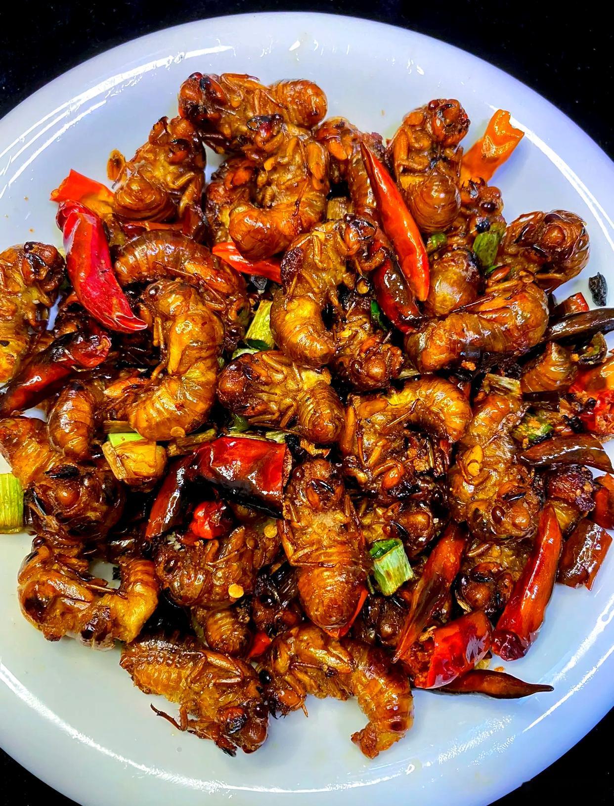 谁能告诉我知了猴到底什么味 先说结论：那不是肉味，是“炸过的童年记忆”。没吃过的