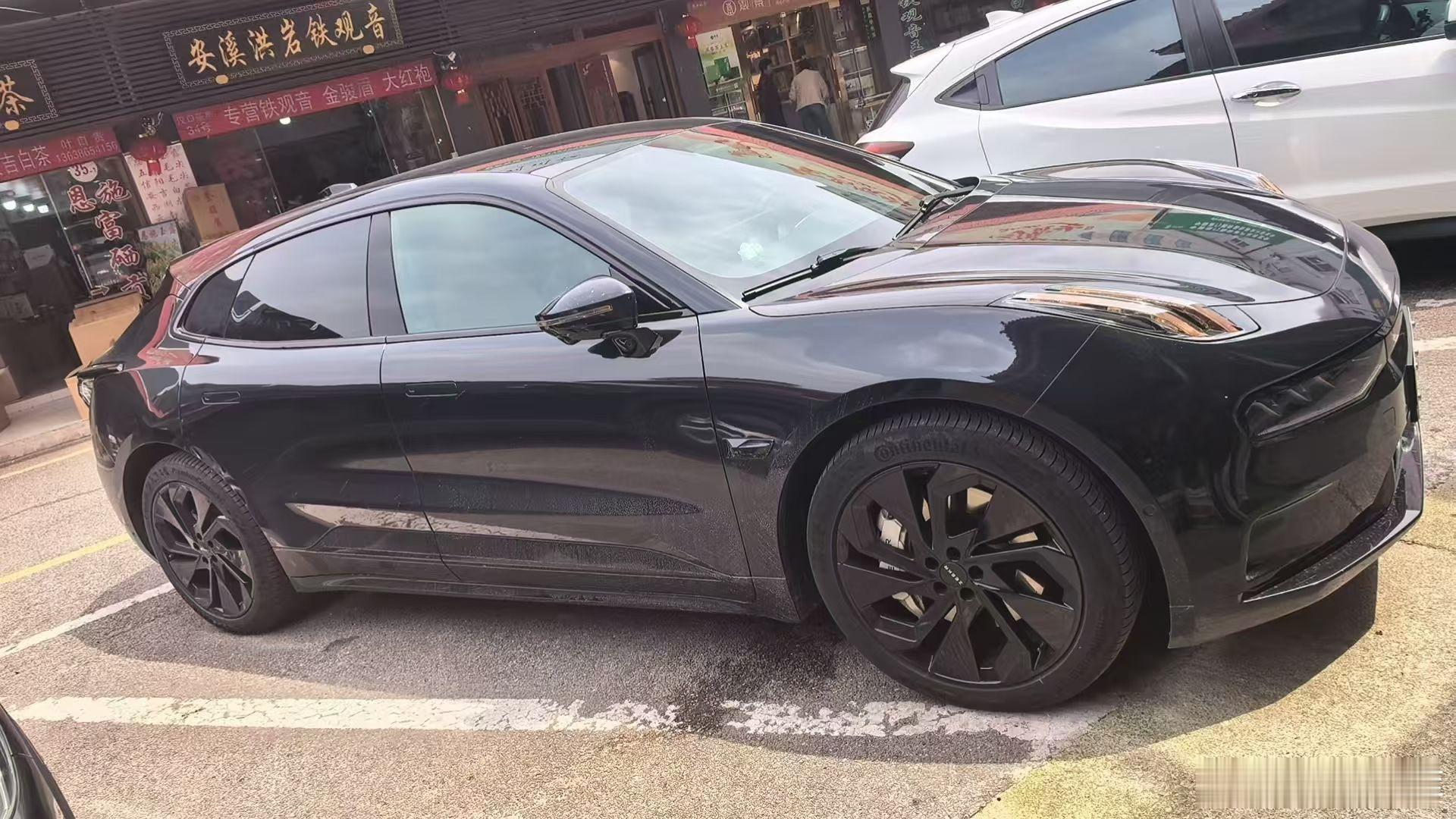 最新拿下极氪001 顶配 小公里2022款超长续航双电机YOU版指导价38.6万