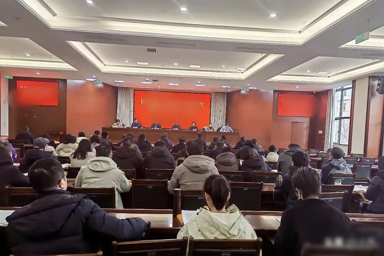 马年上班第一天都在干什么呢？
     孩子们在九天春节超长假后结束后昨天都定好