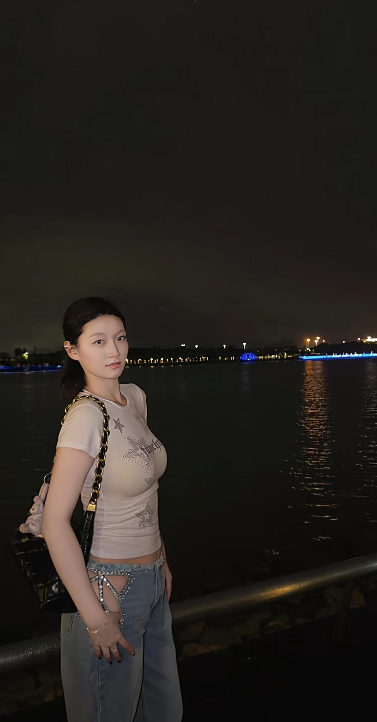 她说了，离婚了，空气都是甜的，是这样子吗[比心]