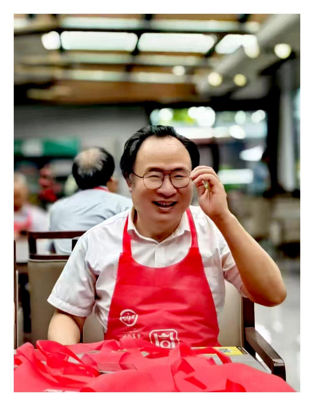 【百姓烟火事】自创汉中料理：用黄瓜丁、香菜丁、青椒丁、小葱丁、细韭菜丁、大蒜丁等