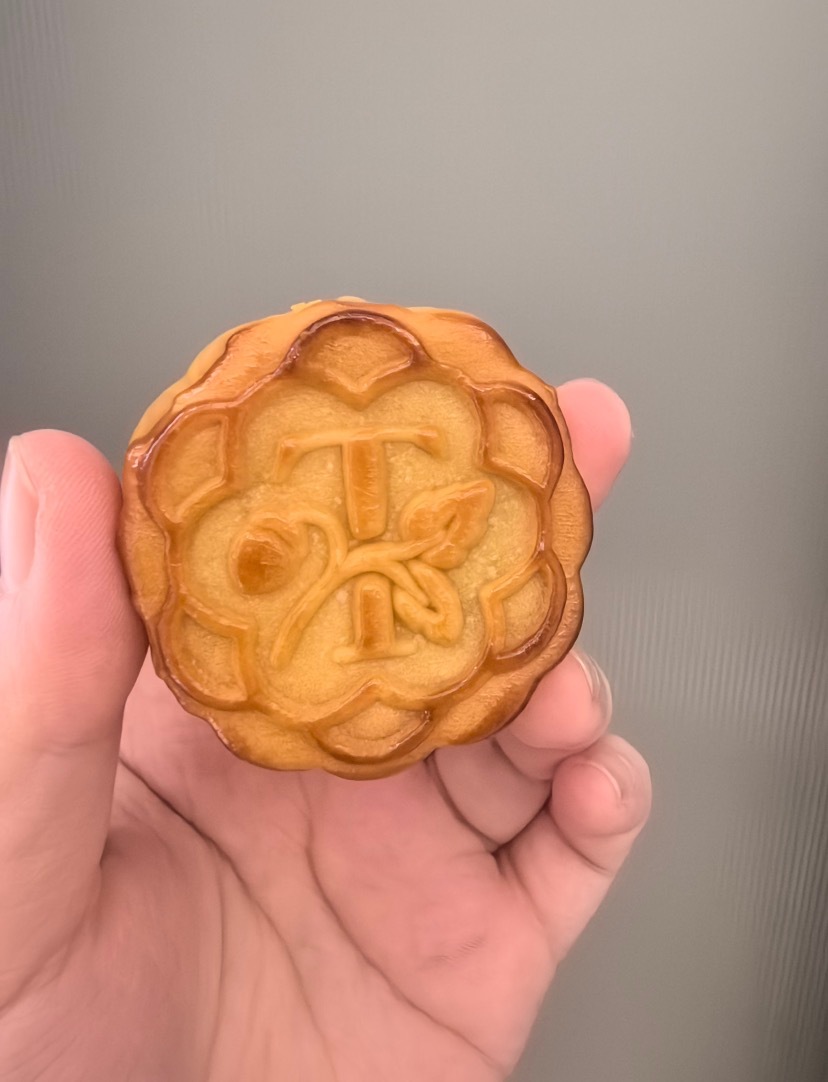 Tiffany月饼 我仔细看了家里的Tiffany月饼，虽然月饼盒子确实是非常漂