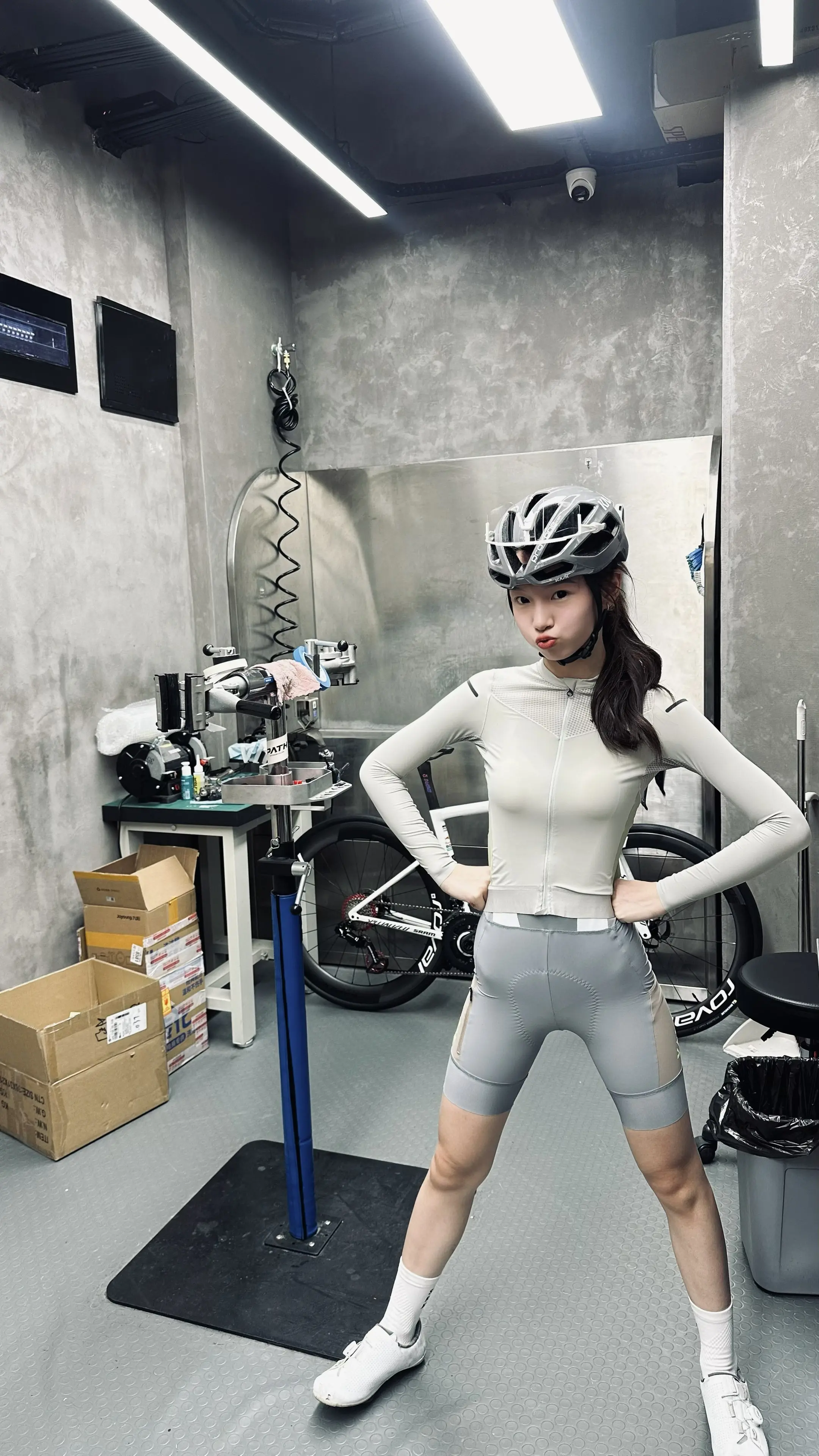 哈喽帅哥 来修车吗？您的小美已上线