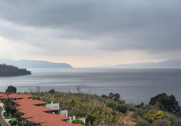 对于美国和以色列，现在是时候跟他们强调一下纪律了，那就是打归打，但是不能掀桌子。