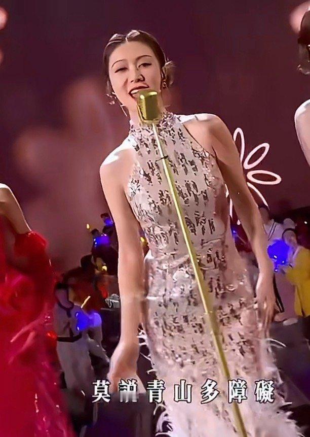 2026春晚三美预测薛凯琪去年真的太美了！风情万种！薛凯琪