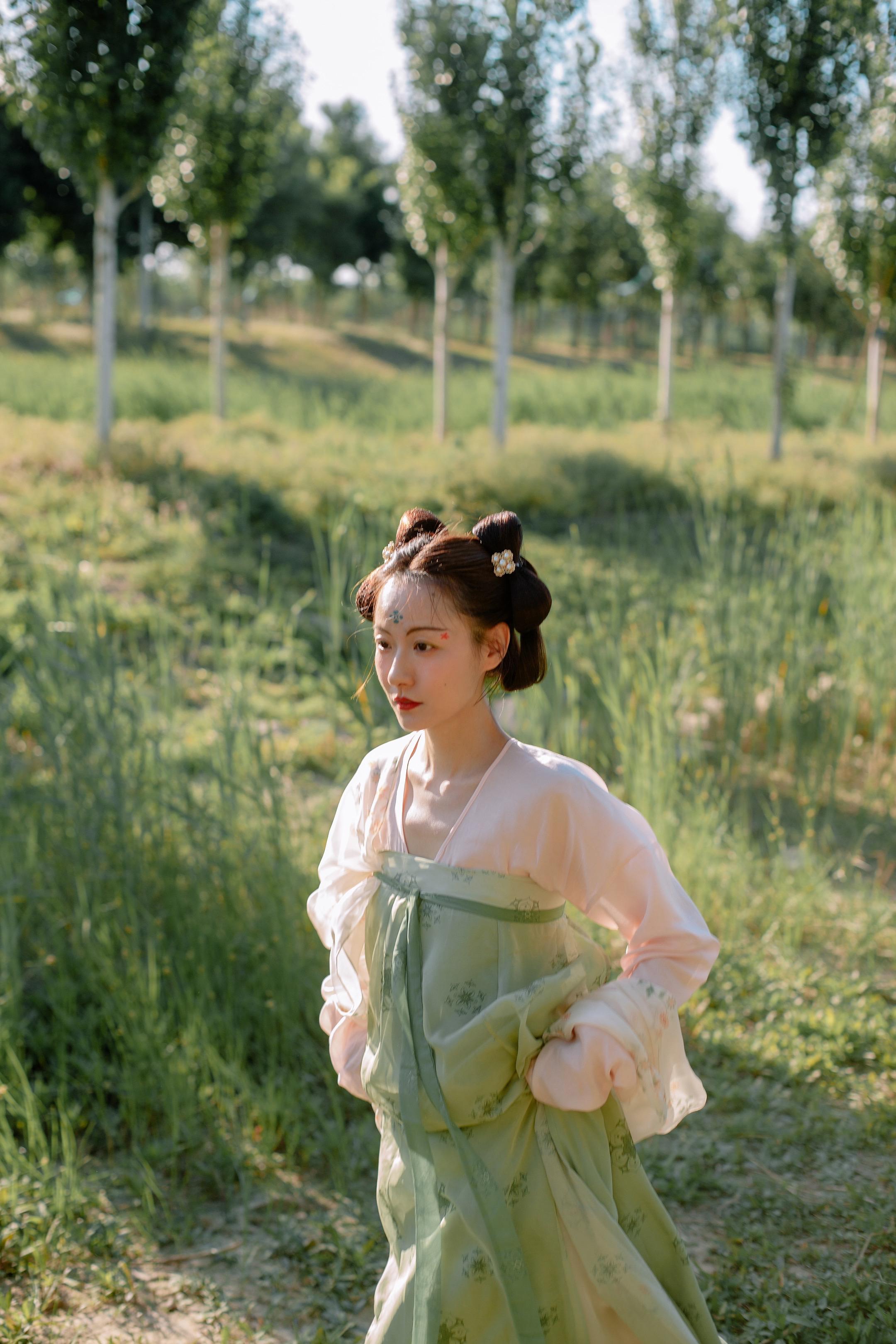 汉服穿搭｜大唐女孩的夏日粉绿搭配。