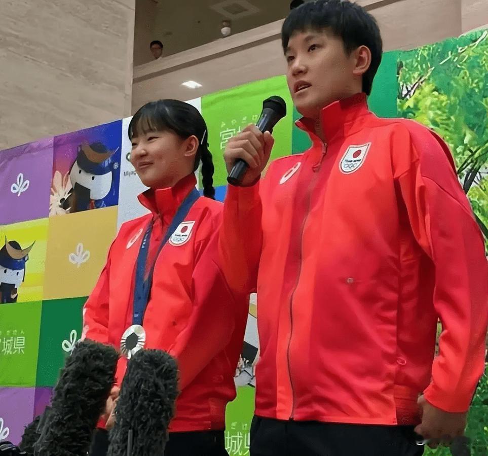 张本智和再度失利，回归日本却被追捧，态度引发国内热议(7)
乒乓兄妹的旅程：从澳