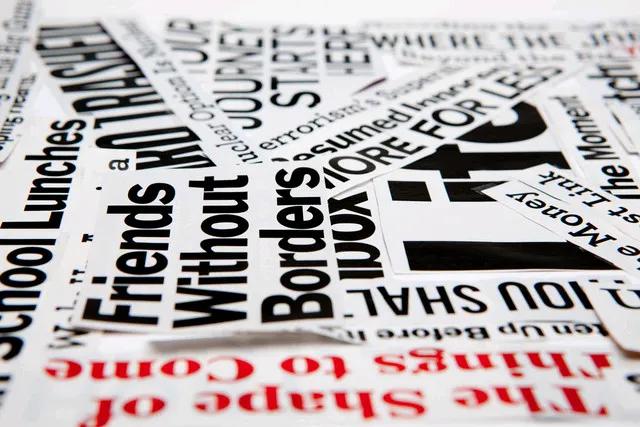 我心中的头条
妻子每天对我笑，
凌晨六点上头条。
二人续诗来对联，
赛赛谁的水平