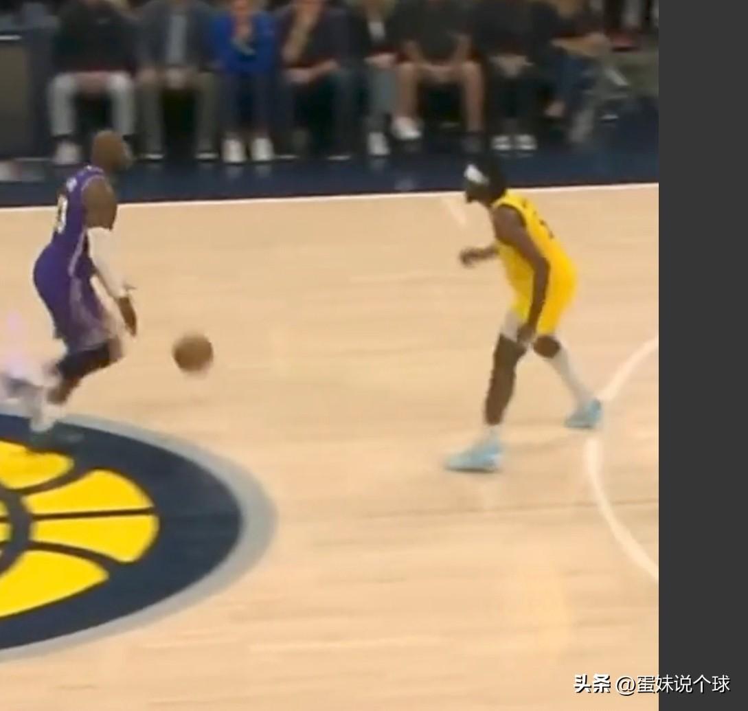 詹姆斯这个扣篮应该是本赛NBA最佳扣篮之一了，甚至说没有之一都没问题，因为给我的