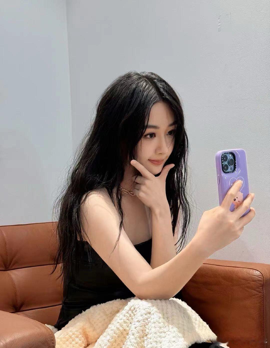 #杨紫紫色loopy手机壳##杨紫手机壳好看#  杨紫紫色loopy手机壳好好看
