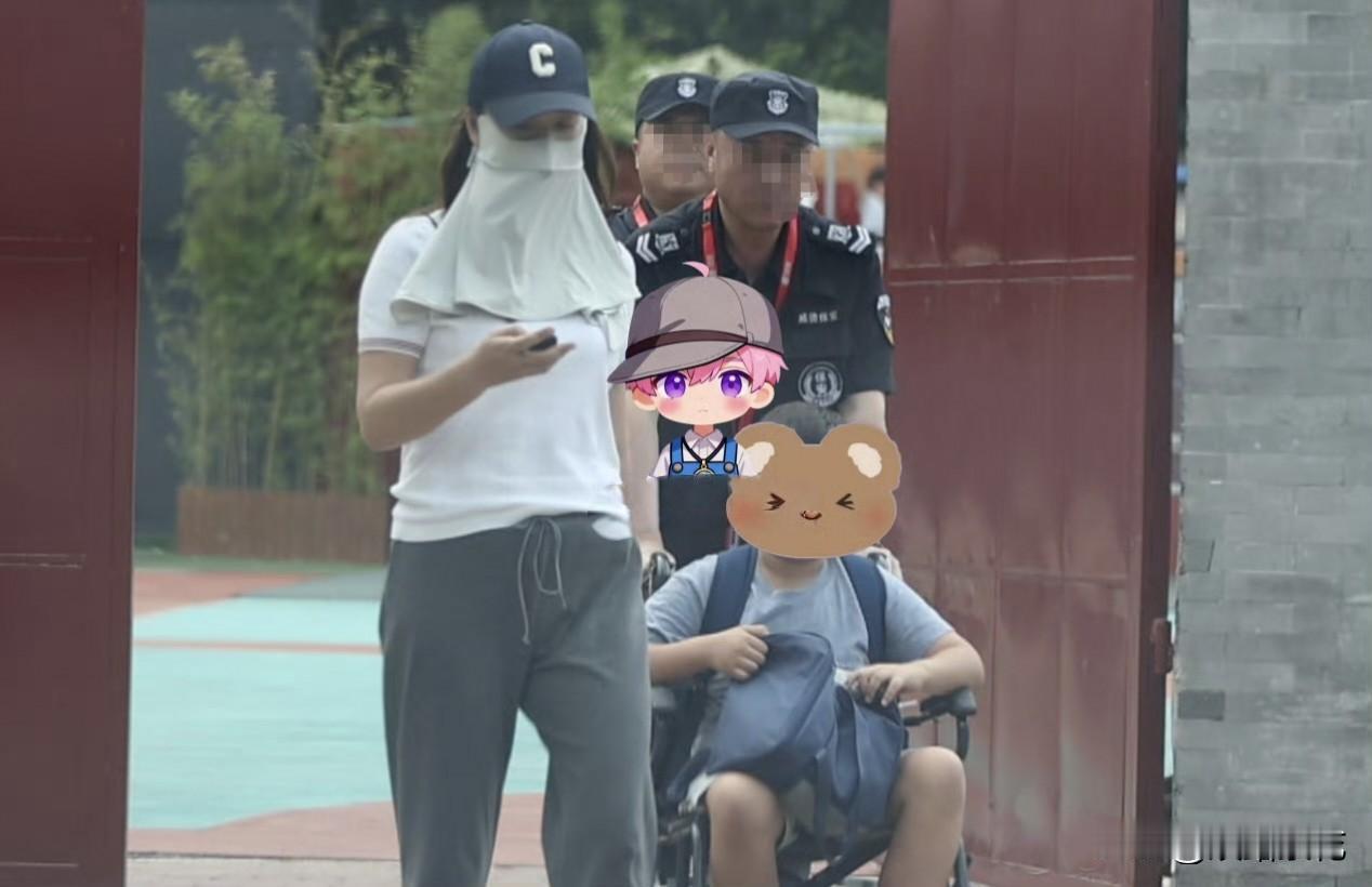 太离谱了！6月16日，知名娱记晒出陈好在学校门口接儿子的照片，照片里重点突出陈好