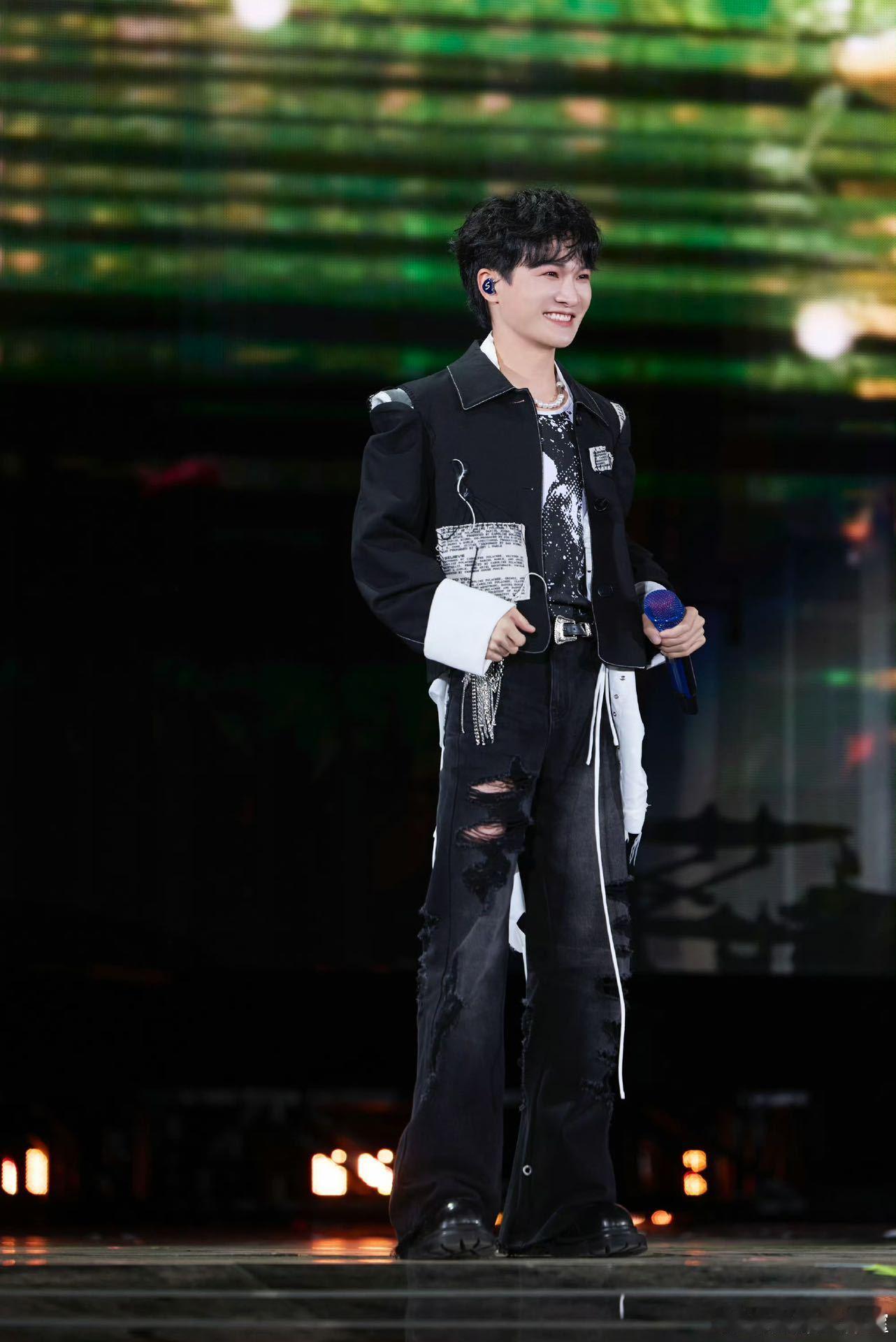 周深演唱杨洋新剧主题曲周深又开始冲业绩了 周深冲业绩速度也太快了！新歌《孤剑吟》