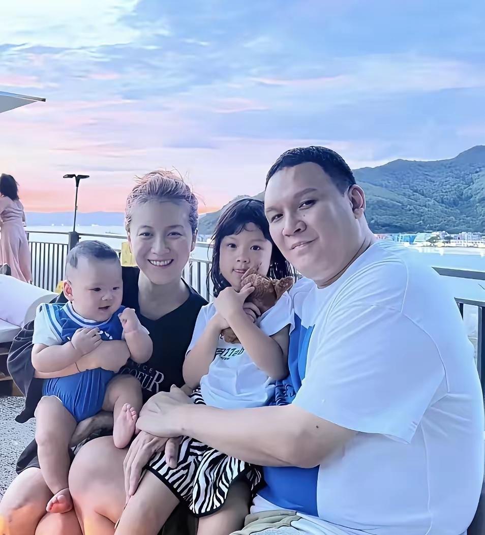 网友都以为李嘉格上“上嫁”，但她其实某种程度上来说是“下嫁”，外界误以为车澈爱奇