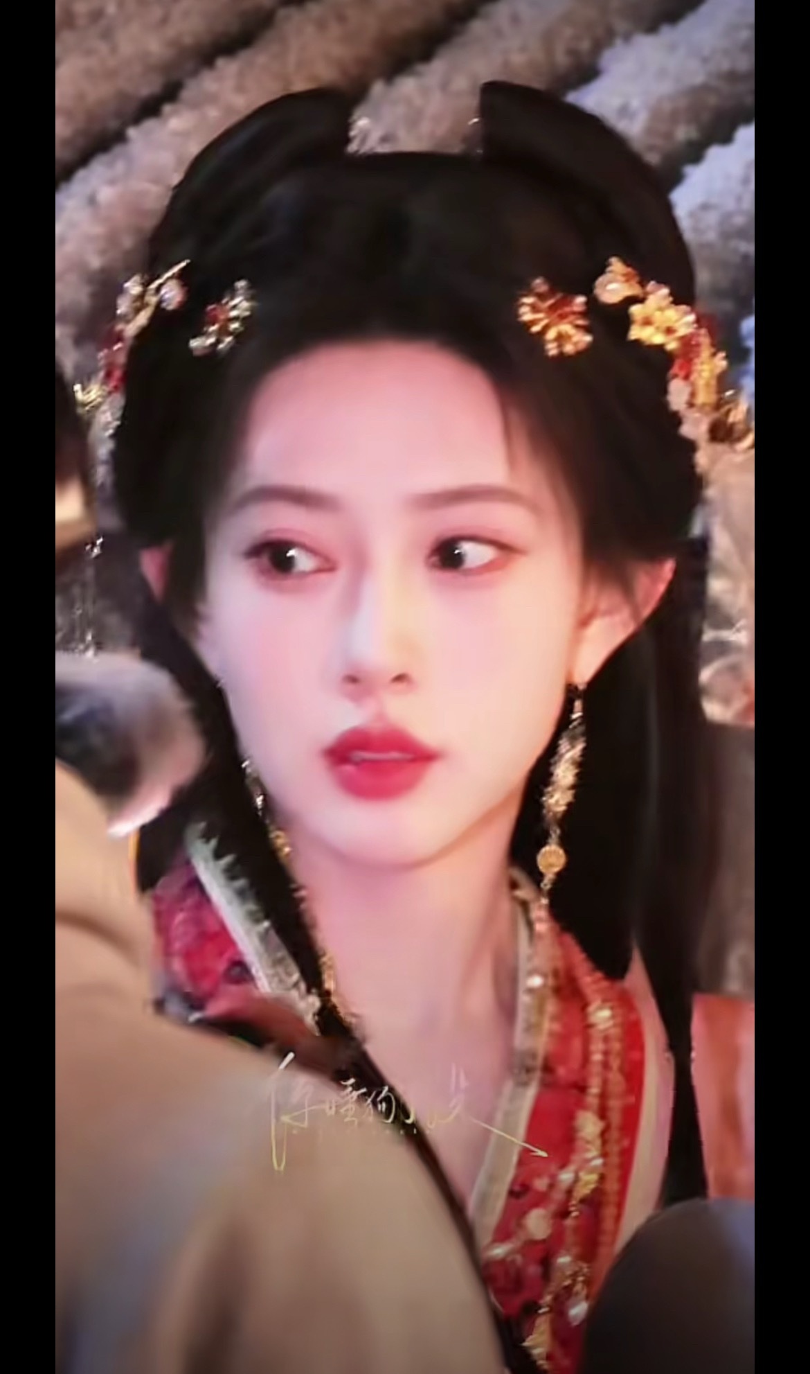 沈妙前世喜欢浮夸穿金戴银孟子义适合繁琐华丽妆造 这个妆造也不常见将门到现在除了官