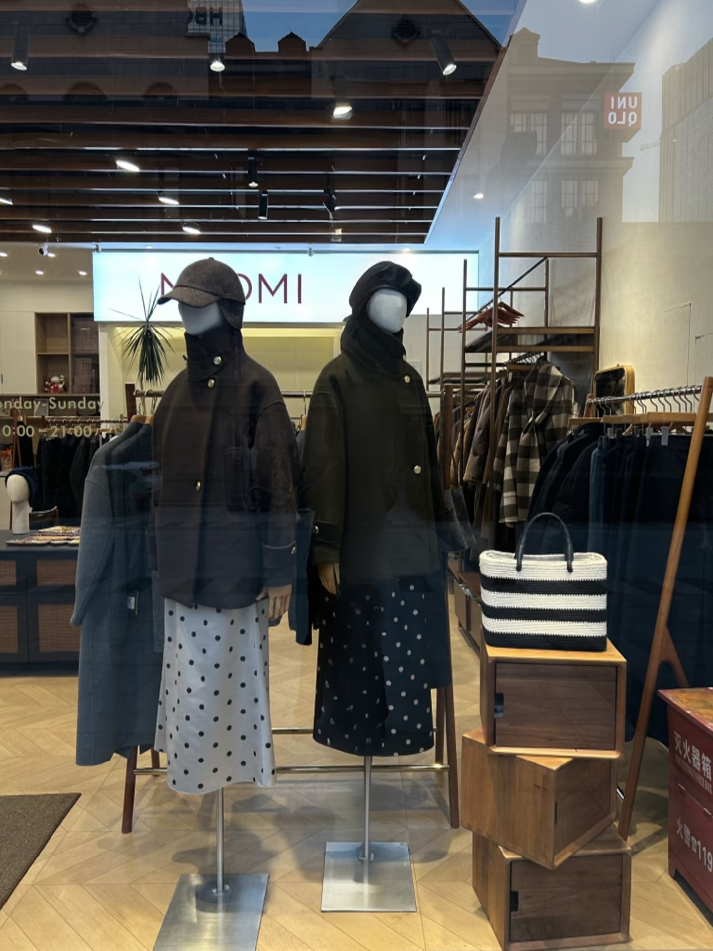 怪不得实体店的衣服网上买不到真的是这样，网上买，就是买了退，买了退，而且还全是预