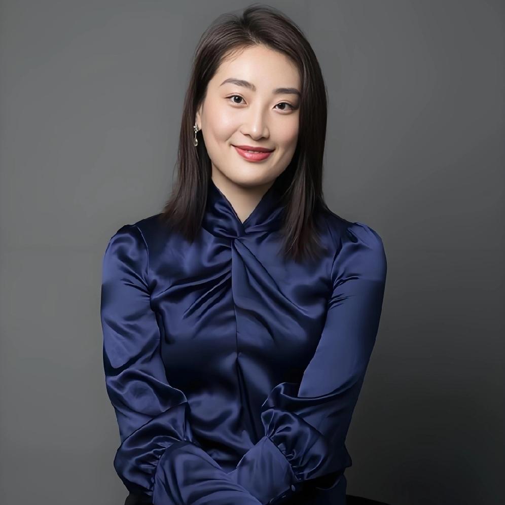 看到宗馥莉辞职离开娃哈哈，我得感慨一下，从古至今，女人想掌权都难，太难！

为何