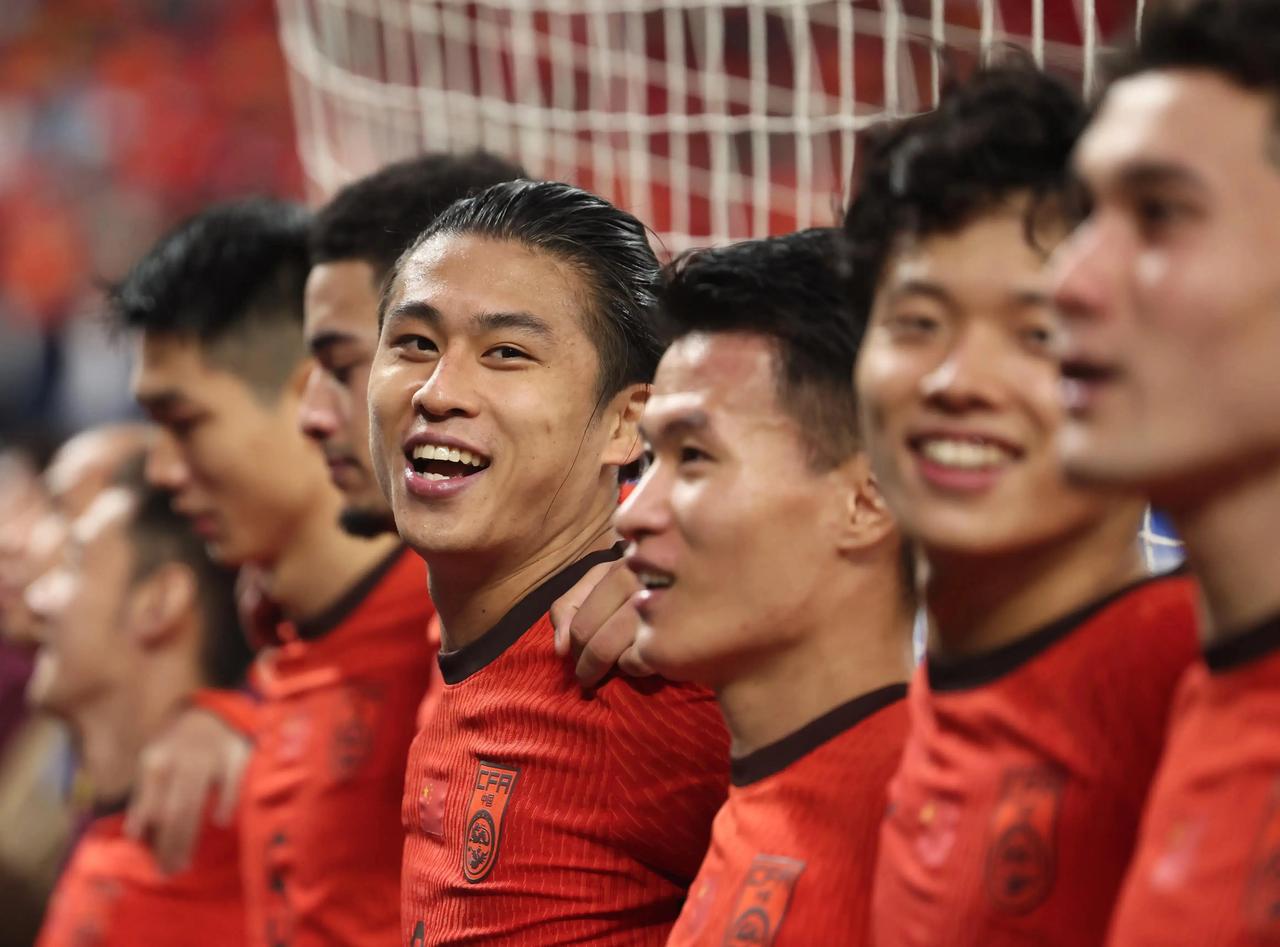 有一说一，中国队2：0库拉索，国脚们的拼劲是值得肯定的。
库拉索毕竟是打进世界杯